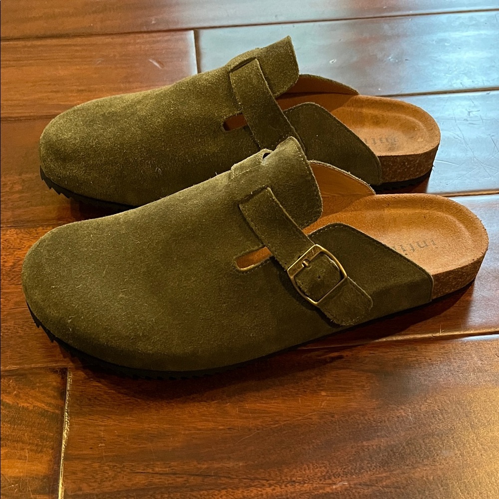 Women’s Suede Slip-On Shoes - Olive Green With Gold Buckles 🍁 Fall & Winter